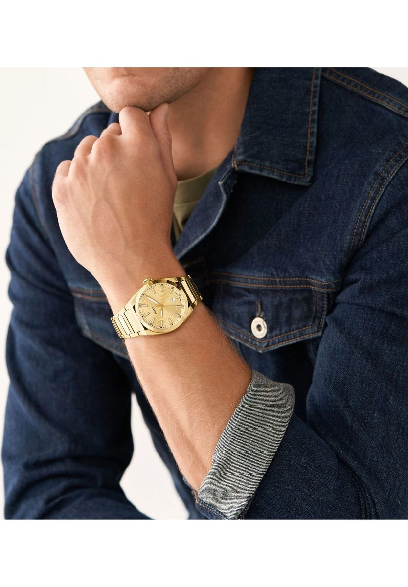 Klassische goldfarbene Edelstahluhr