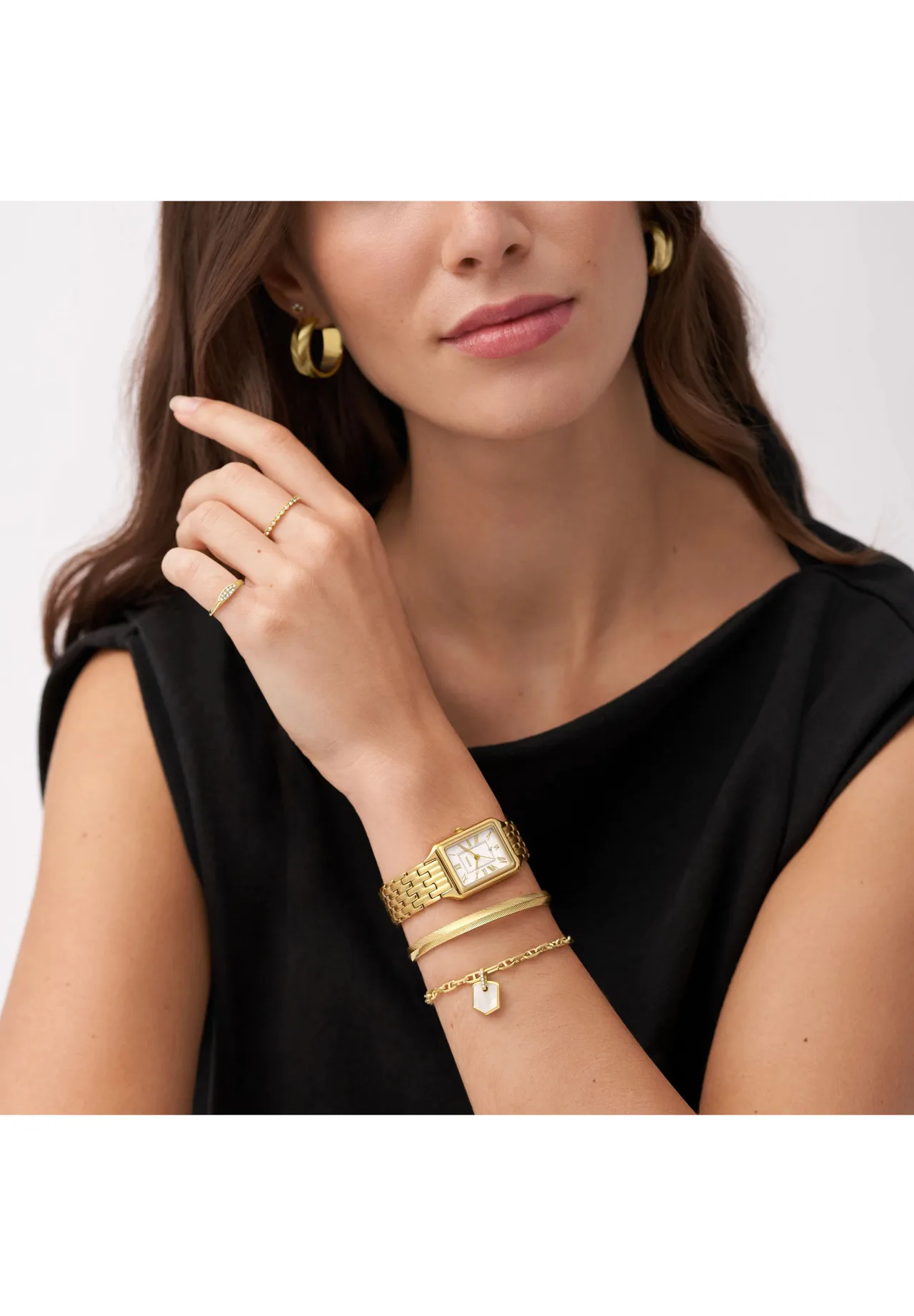 Zartes, goldfarbenes Armband mit Tropfenakzenten