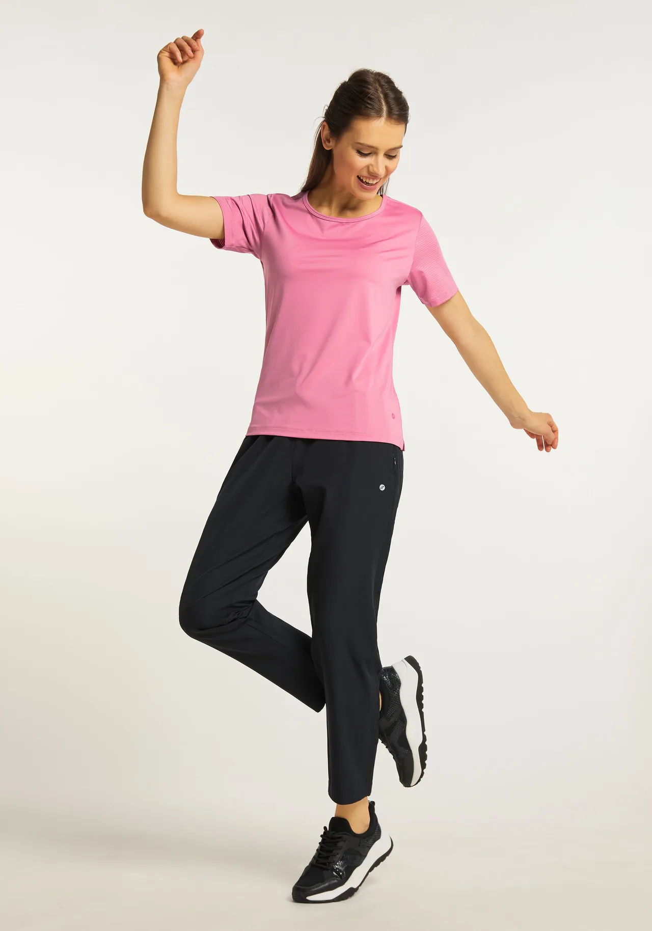 Schmal geschnittene leichte Sporthose