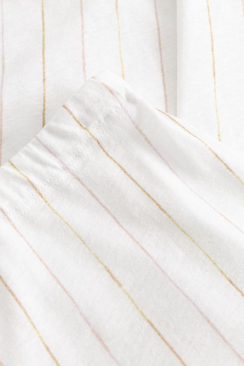 Gestreiftes Pyjama-Set mit Split-Ausschnitt