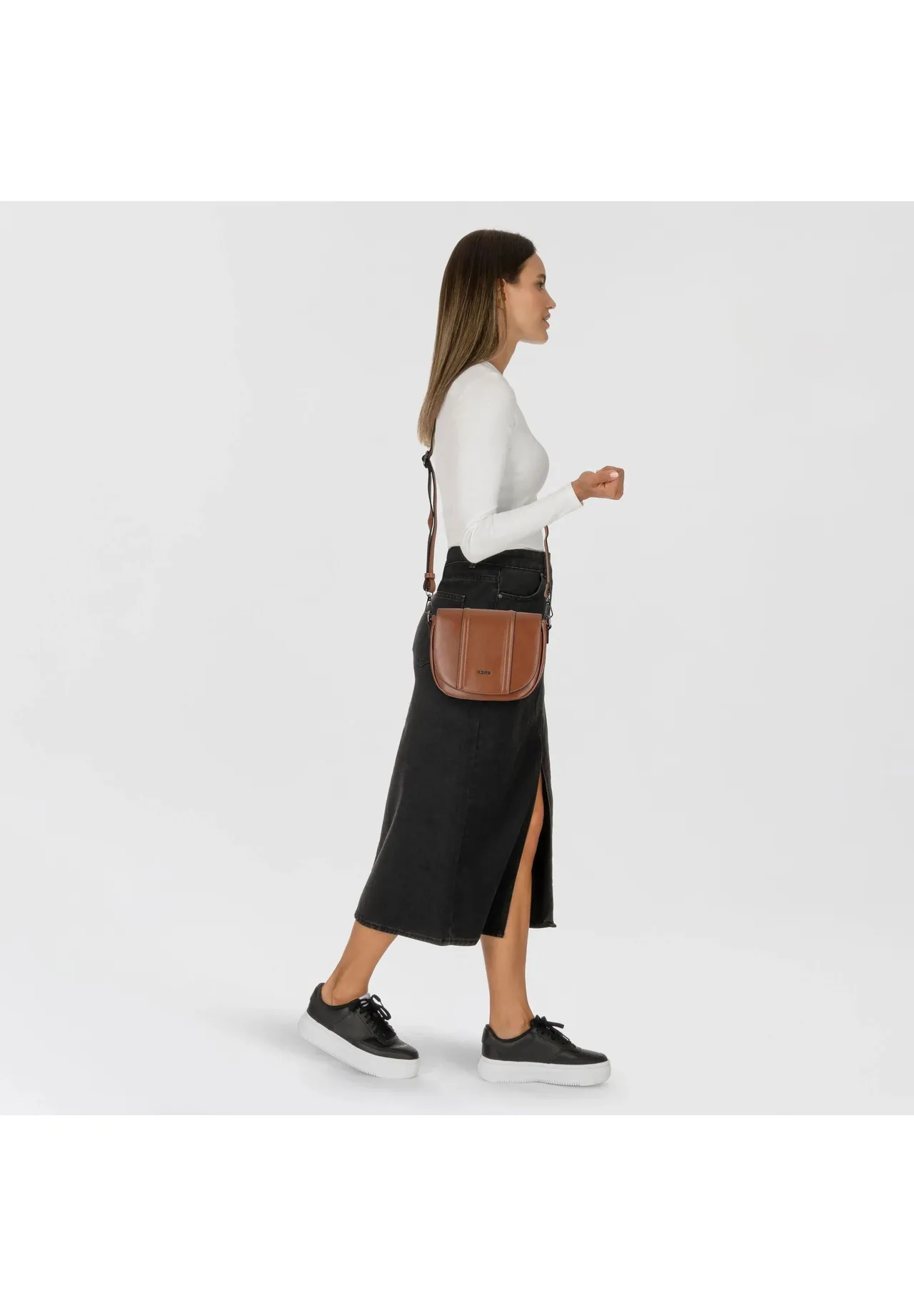 Crossbody-Satteltasche mit Paspel-Details