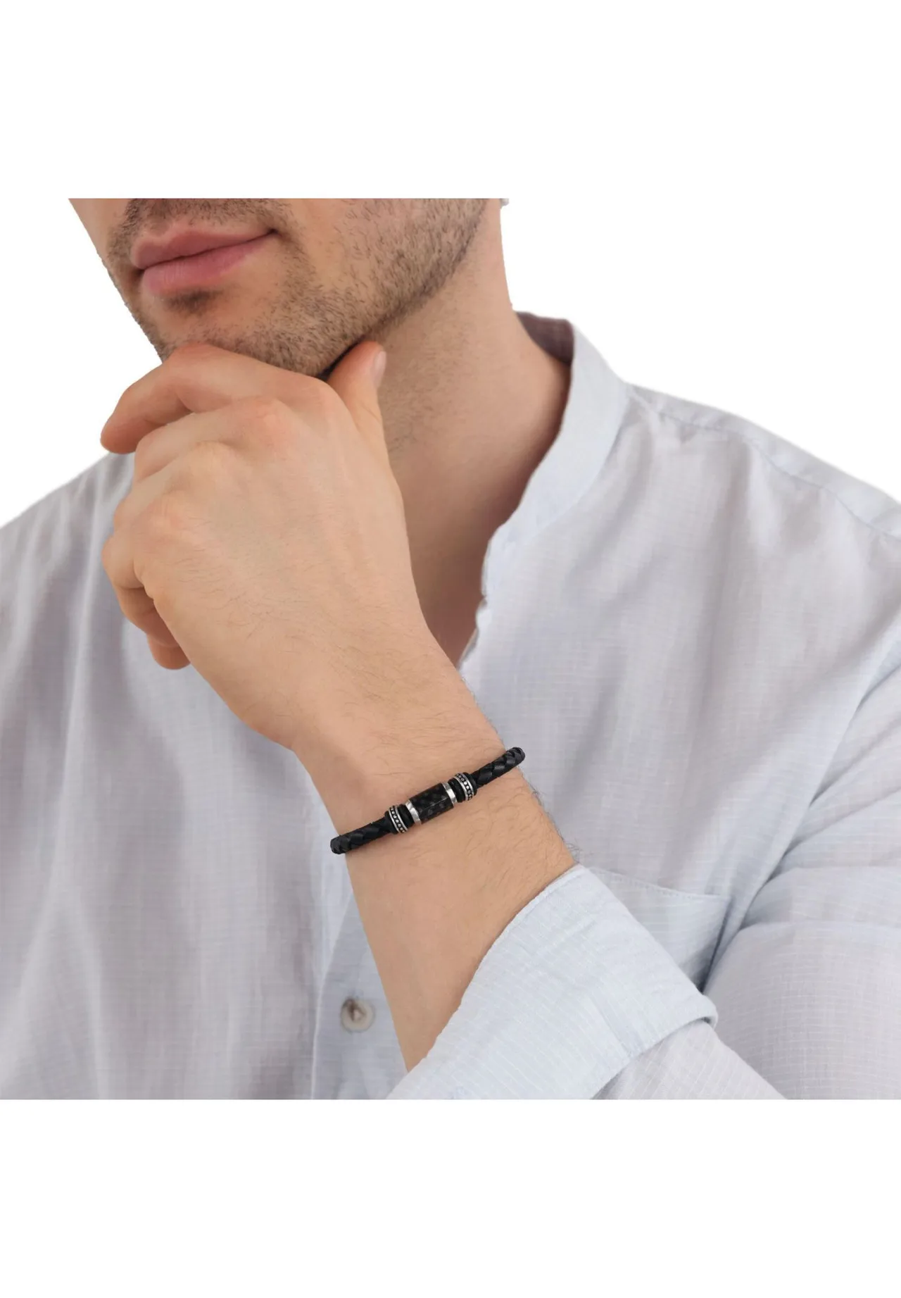 Geflochtenes Armband mit Edelstahldetails