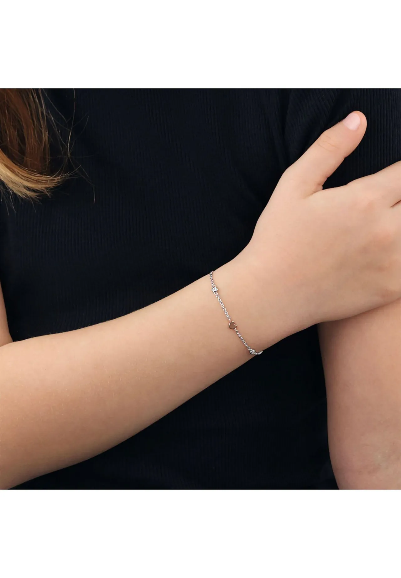 Zartes Armband mit Herz und Zirkonia