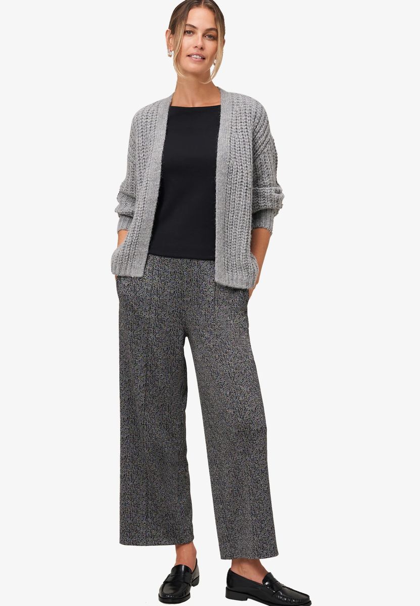 Grobstrickjacke im offenen Design