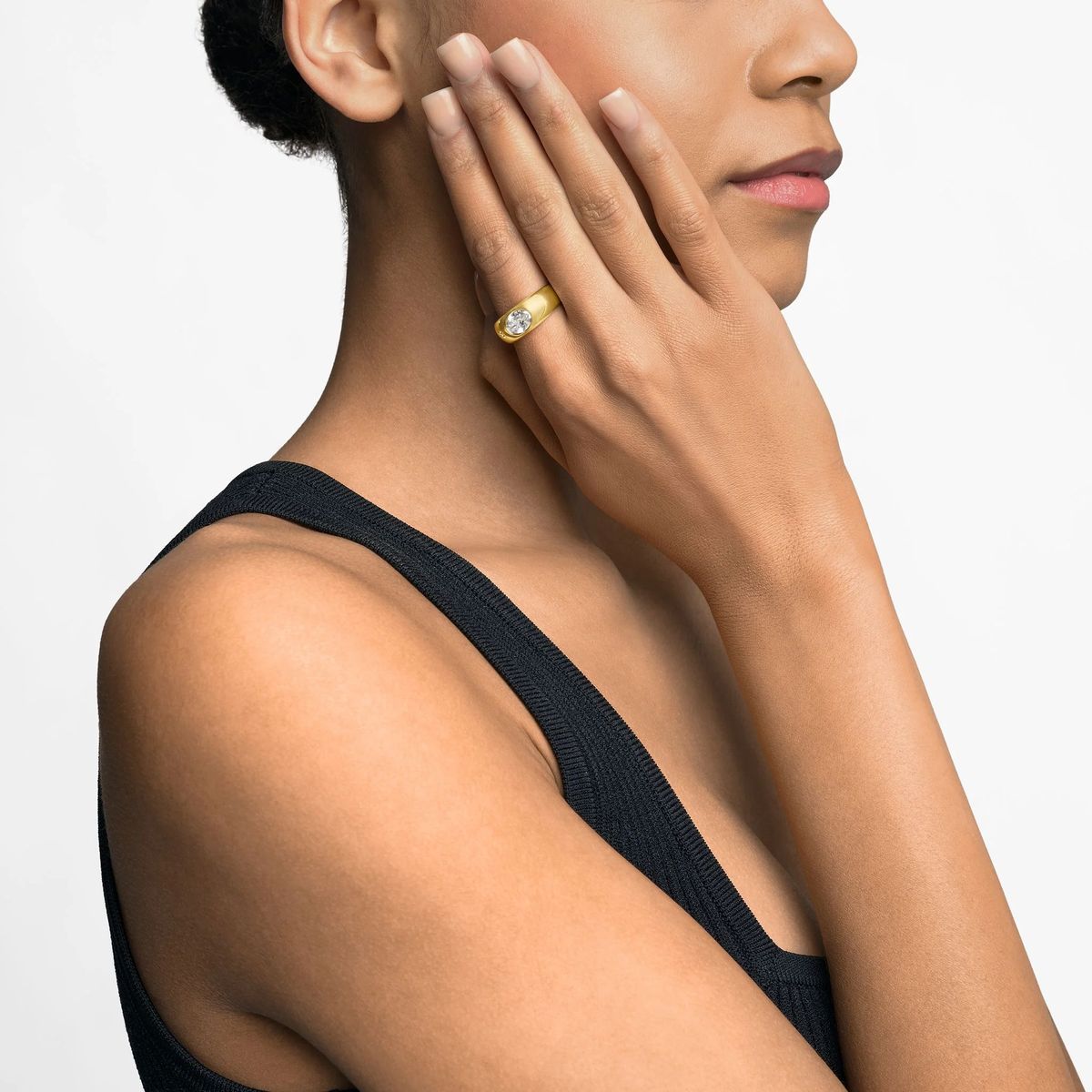 Eleganter Goldring mit ovalem Zirkonia