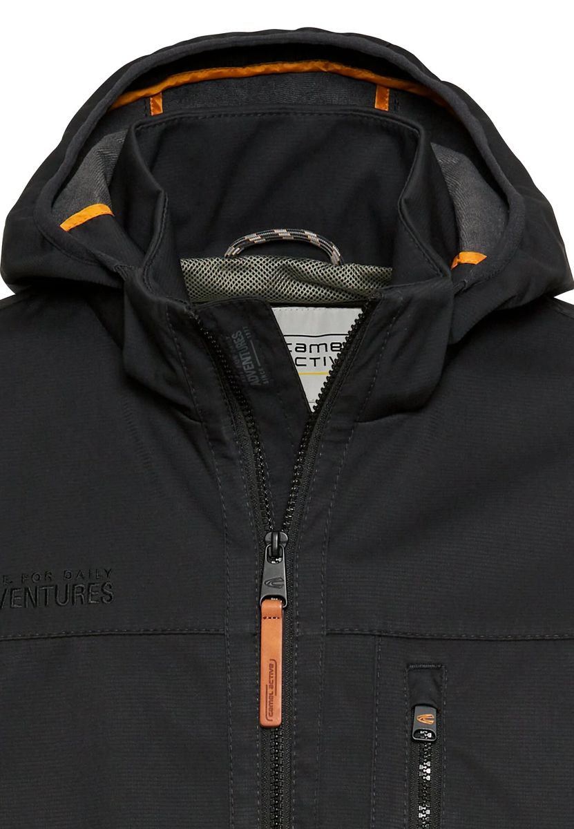 Funktionale Softshelljacke mit Kapuze