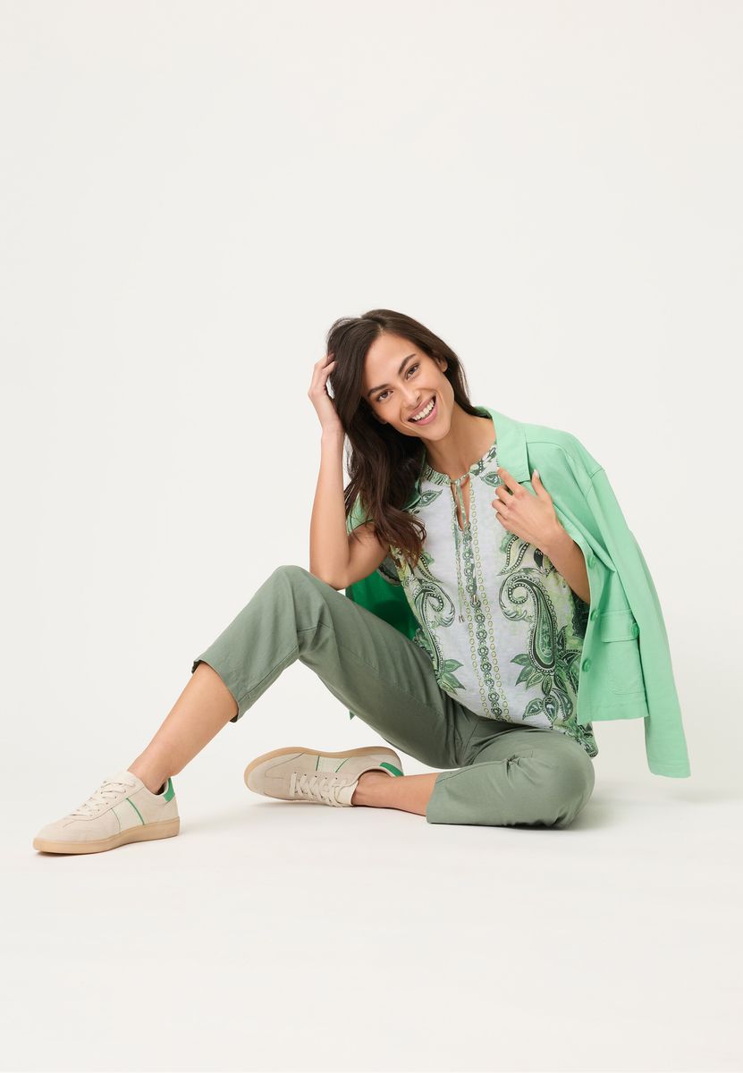 Paisley-Bluse mit Tunika-Ausschnitt