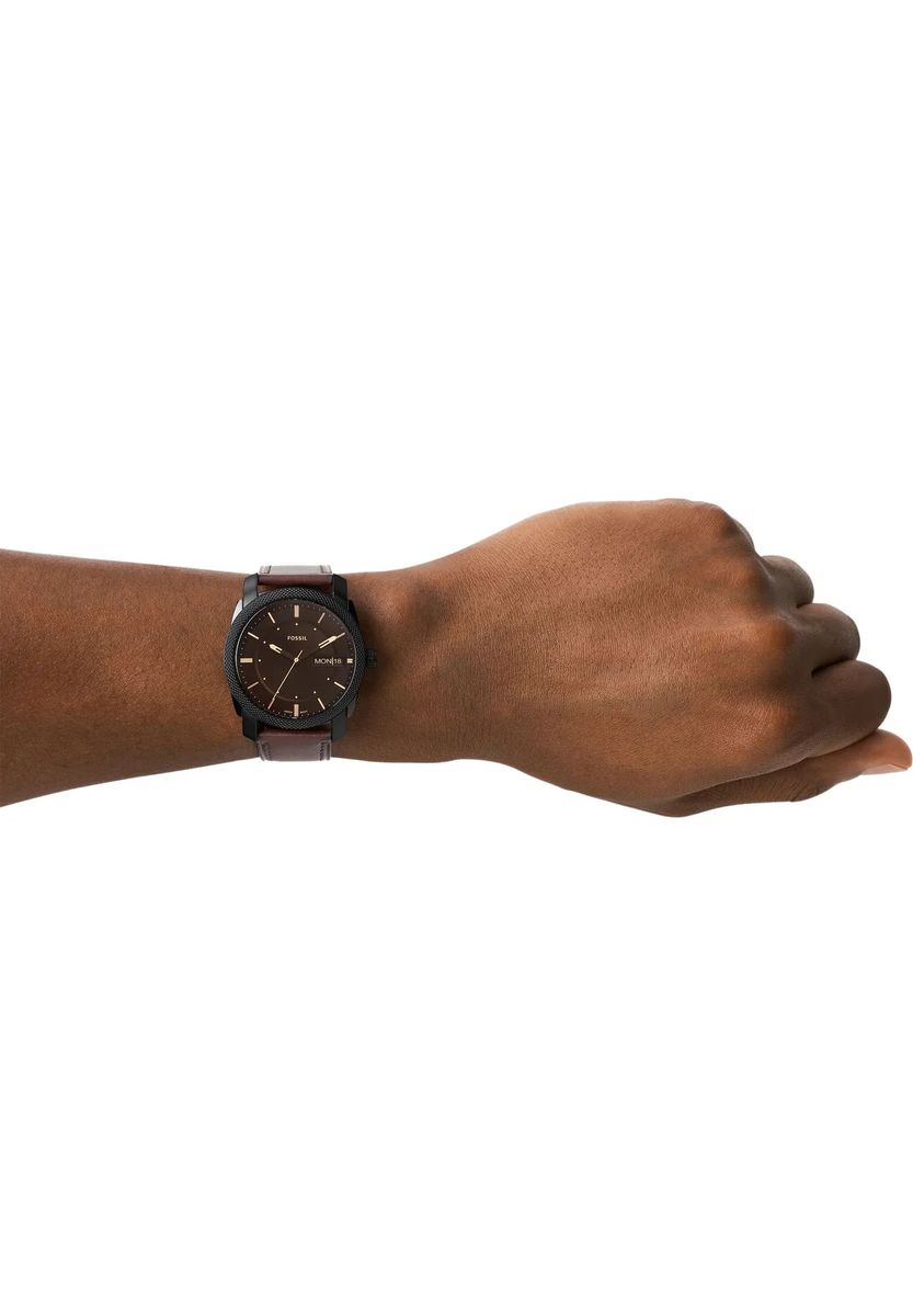 Klassische Armbanduhr mit strukturiertem Zifferblatt