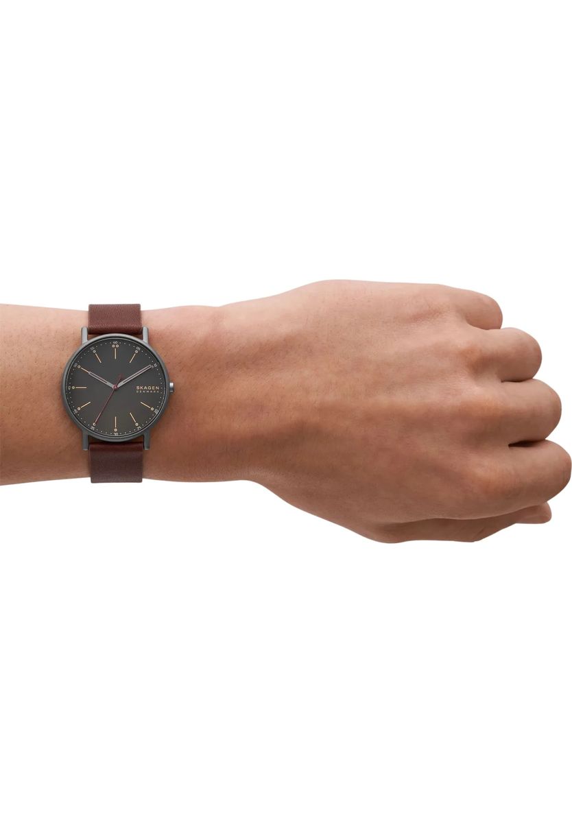 Minimalistische Analoguhr mit Lederarmband