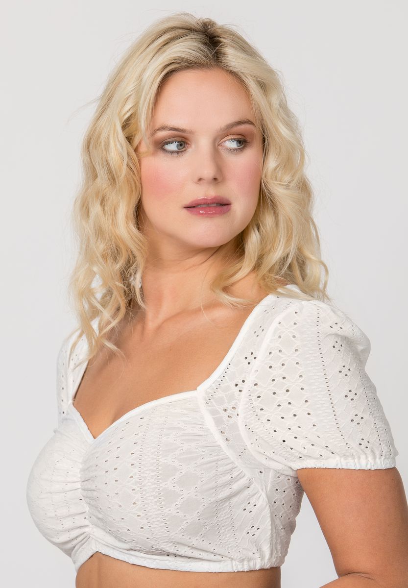 Romantische Dirndlbluse mit Lochstickerei