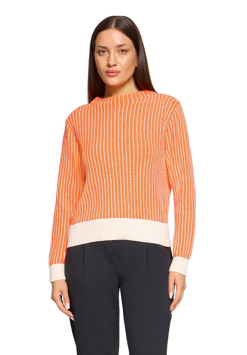 Vertikal gestreifter Rippstrick-Pullover