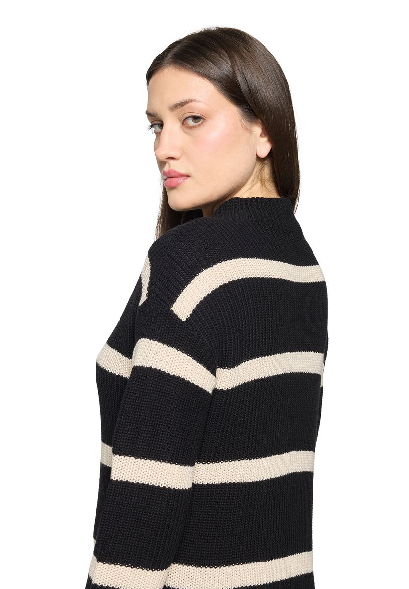 Gestreifter Pullover mit Stehkragen