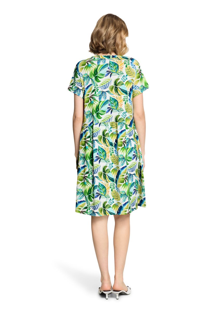 Freizeitkleid mit tropischem Print und Taschen
