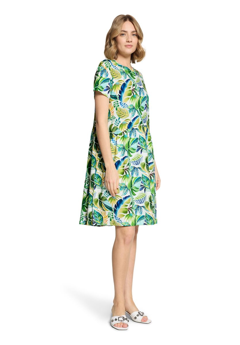 Freizeitkleid mit tropischem Print und Taschen