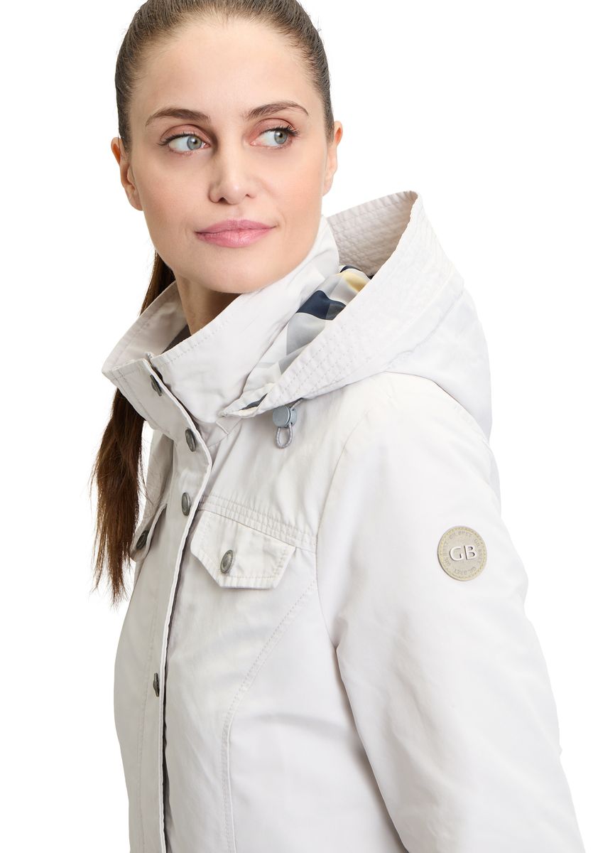 Leichte Funktionsjacke mit Kapuze