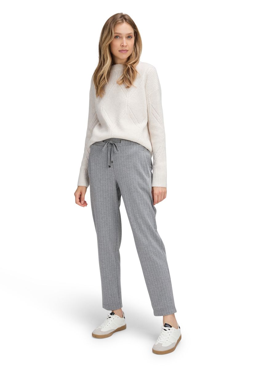 Hochtaillierte Stretch-Hose mit Nadelstreifen