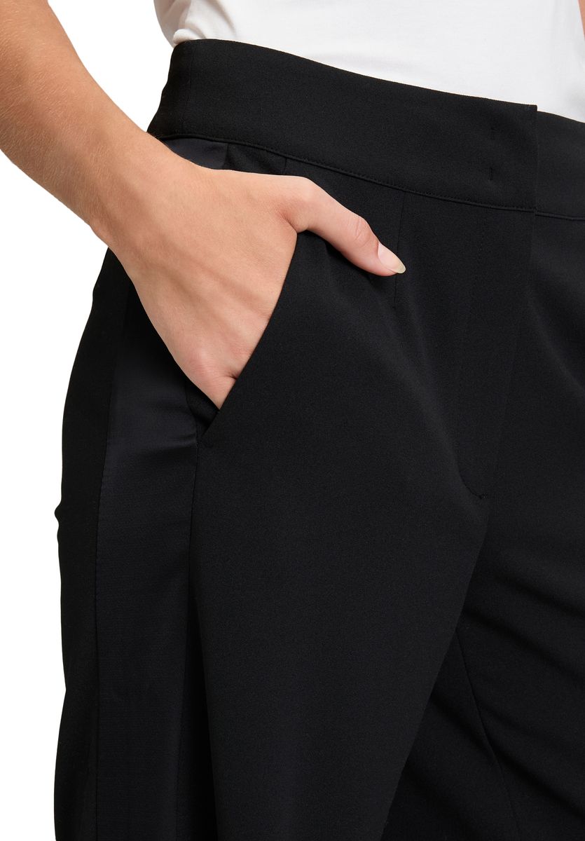 Marlene-Hose mit Galonstreifen und weitem Bein
