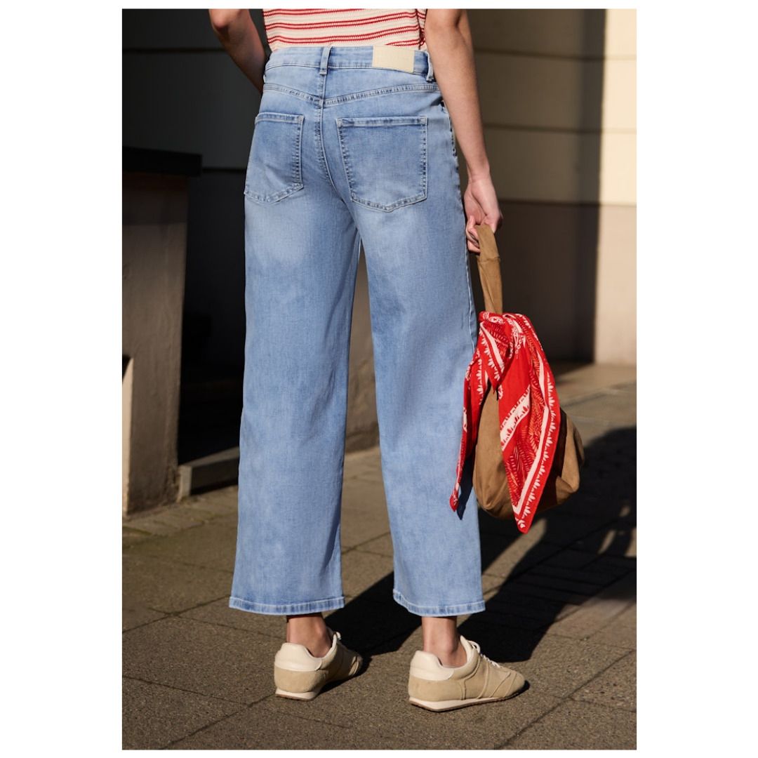 High-Waist Wide-Leg Jeans