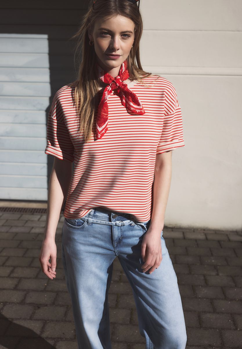 Boxy Kurzarmshirt mit feinen Streifen