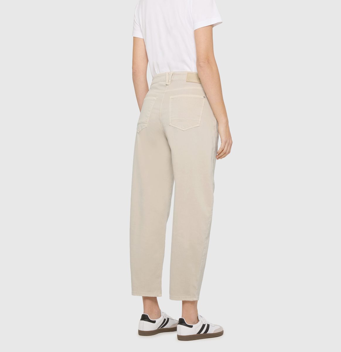 Knöchellange Tapered Leg Jeans