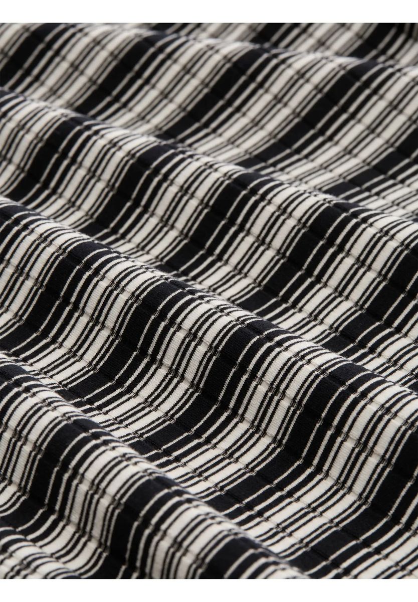 Gestreiftes Rippentop mit Rüschen