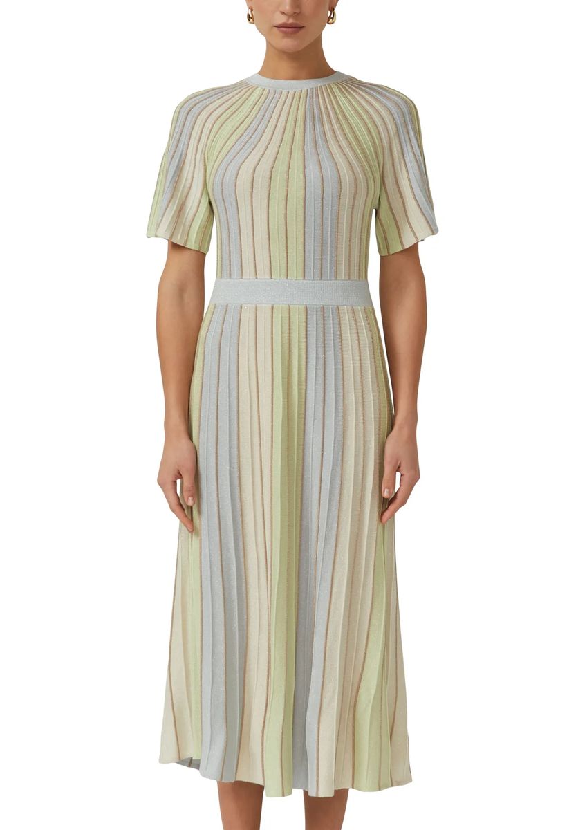 Schimmerndes gestreiftes Strick-Midikleid