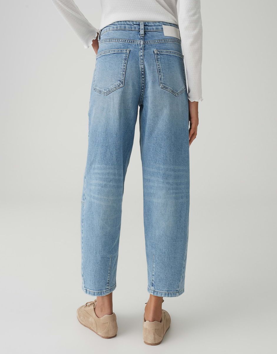 Moderne Barrel-Jeans mit Teilungsnähten