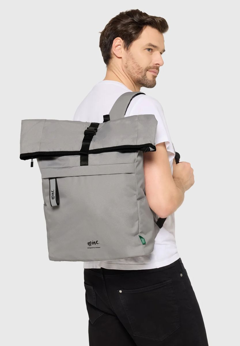 Funktionaler Minimalistischer Roll-Top Tagesrucksack