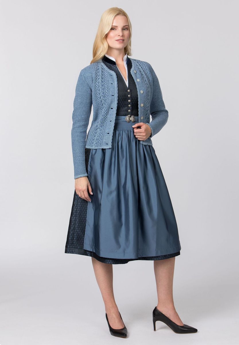 Traditionelle Strickjacke mit Zopfmuster