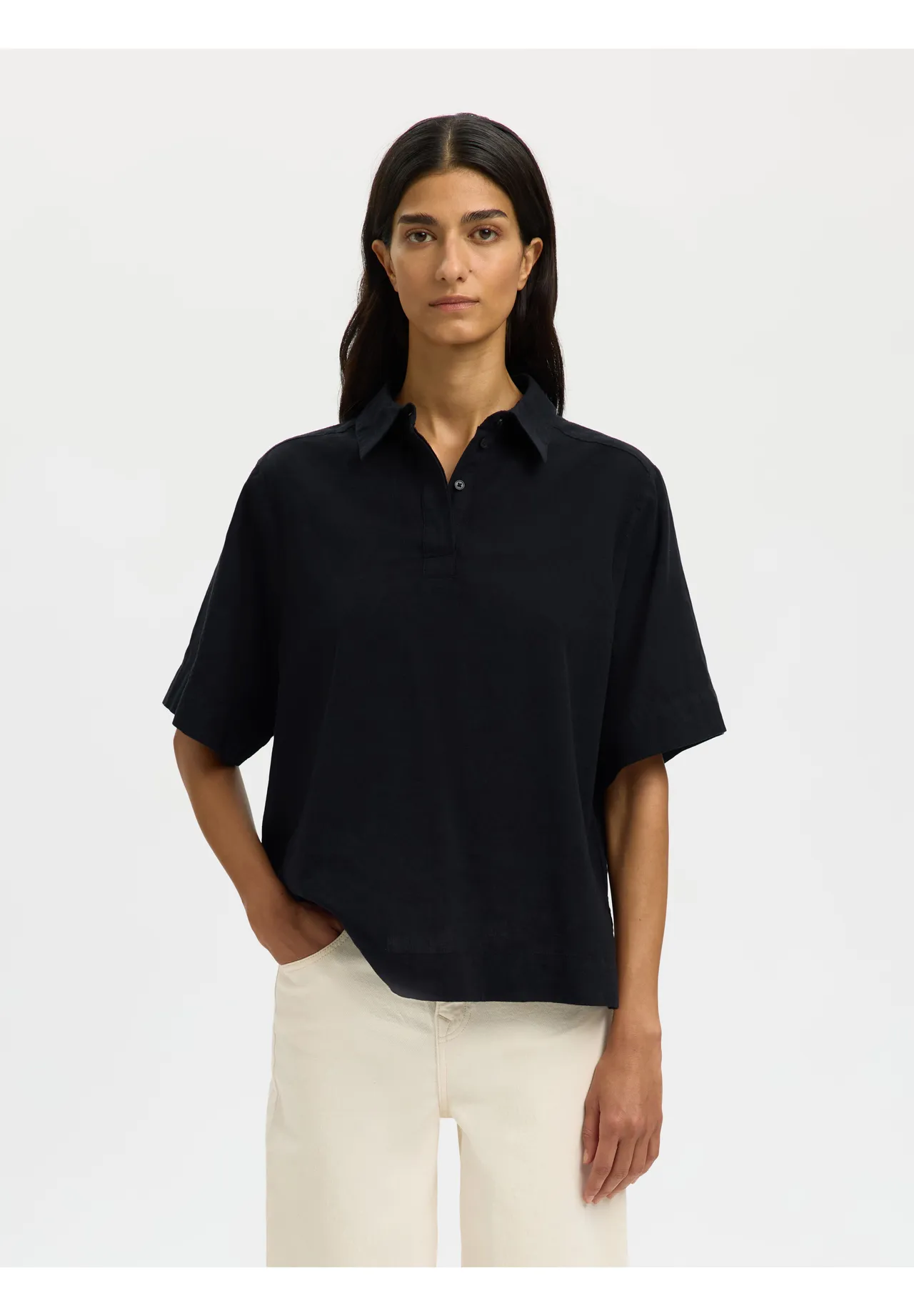Kastiges Kurzarm-Poloshirt aus Leinen