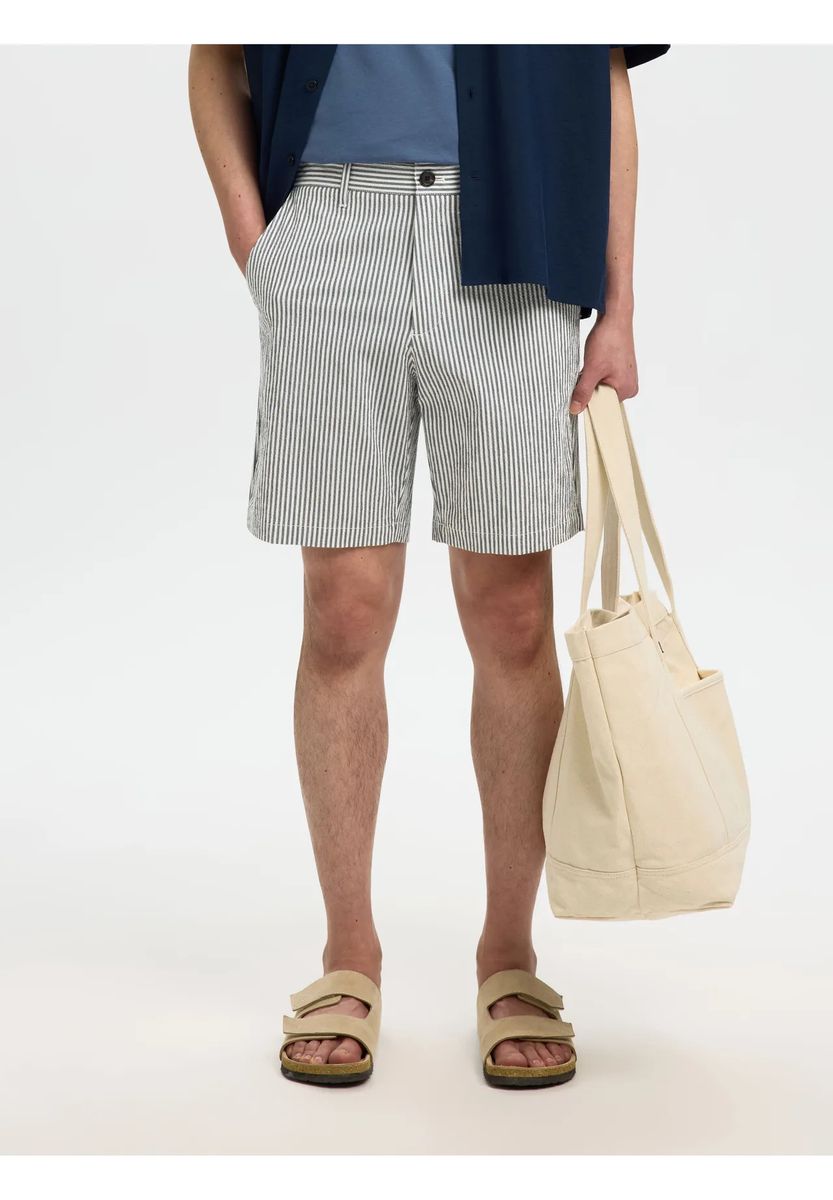 Vertikal Gestreifte Seersucker-Shorts