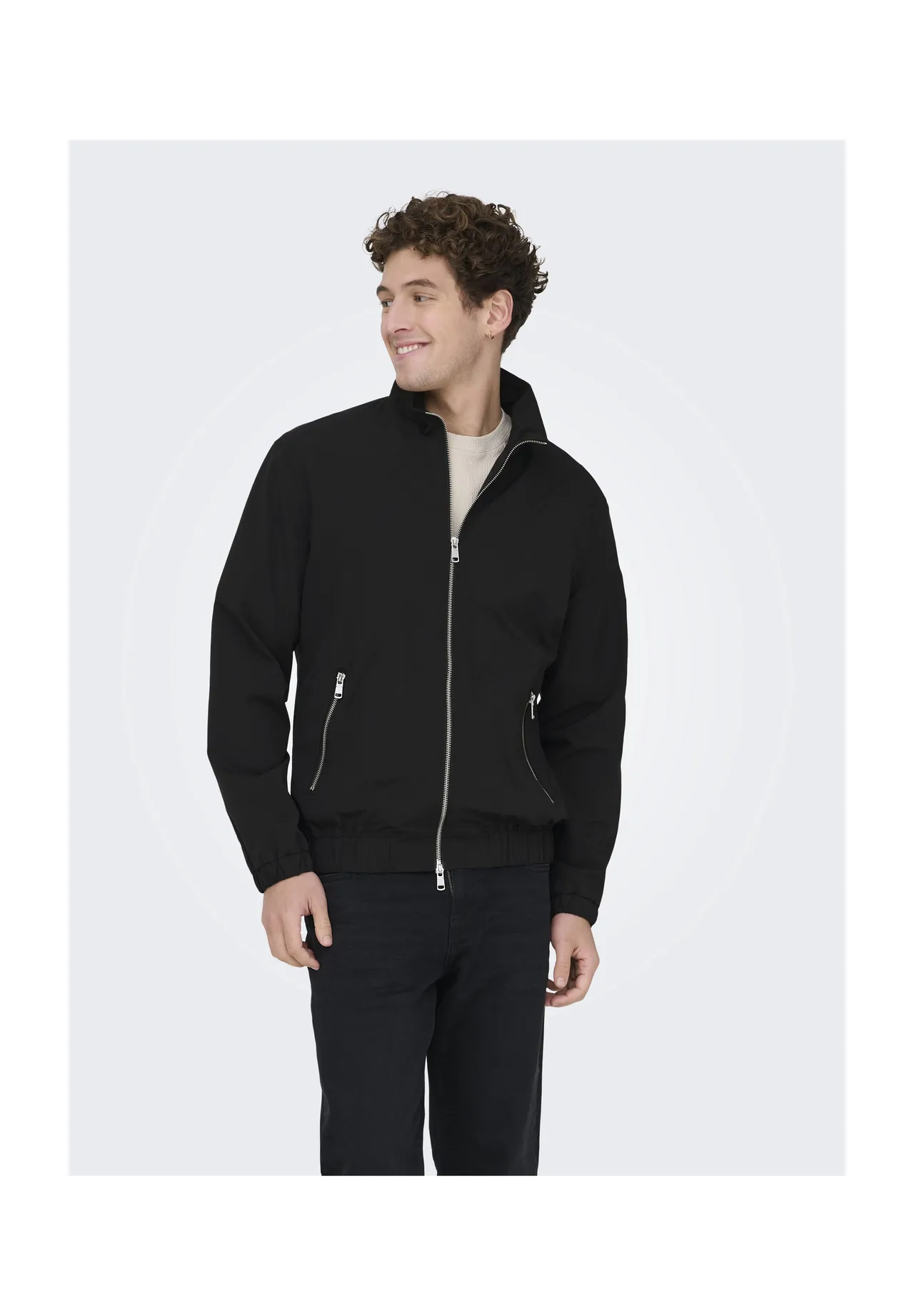 Wasserabweisende Jacke mit Zwei-Wege-Reißverschluss