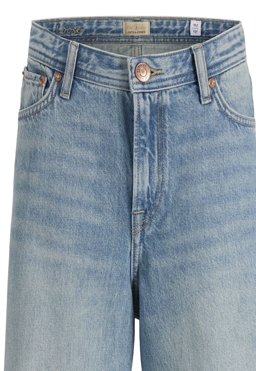 Locker geschnittene Jeansshorts mit offenem Saum