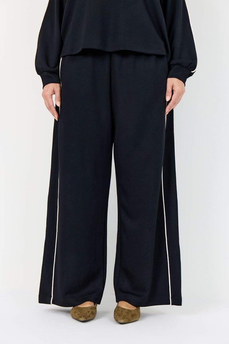 Weite Stoffhose mit Seitenstreifen