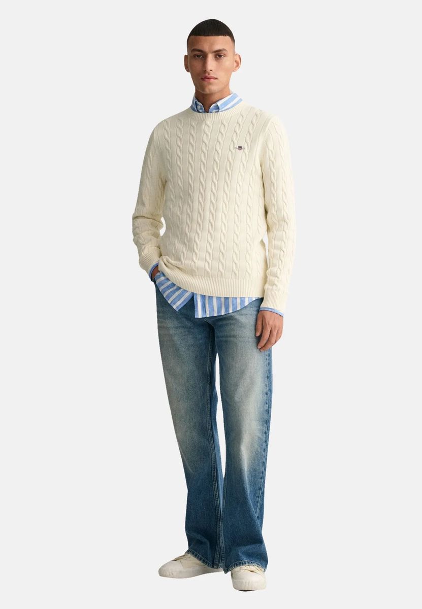 Klassischer Zopfstrickpullover mit Rundhalsausschnitt