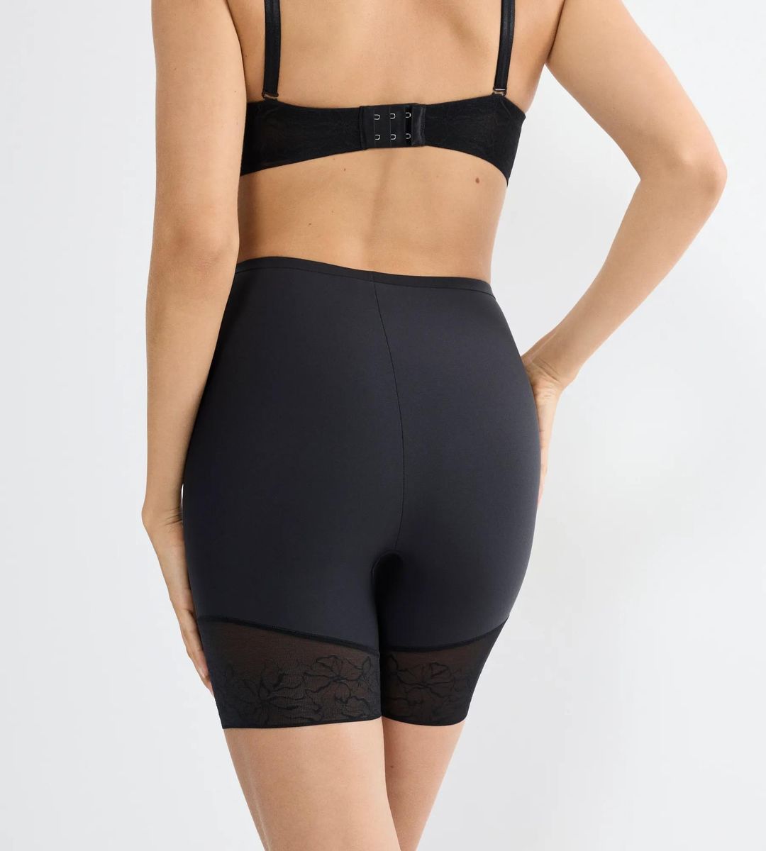 Formende High-Waist-Shorts mit Spitze
