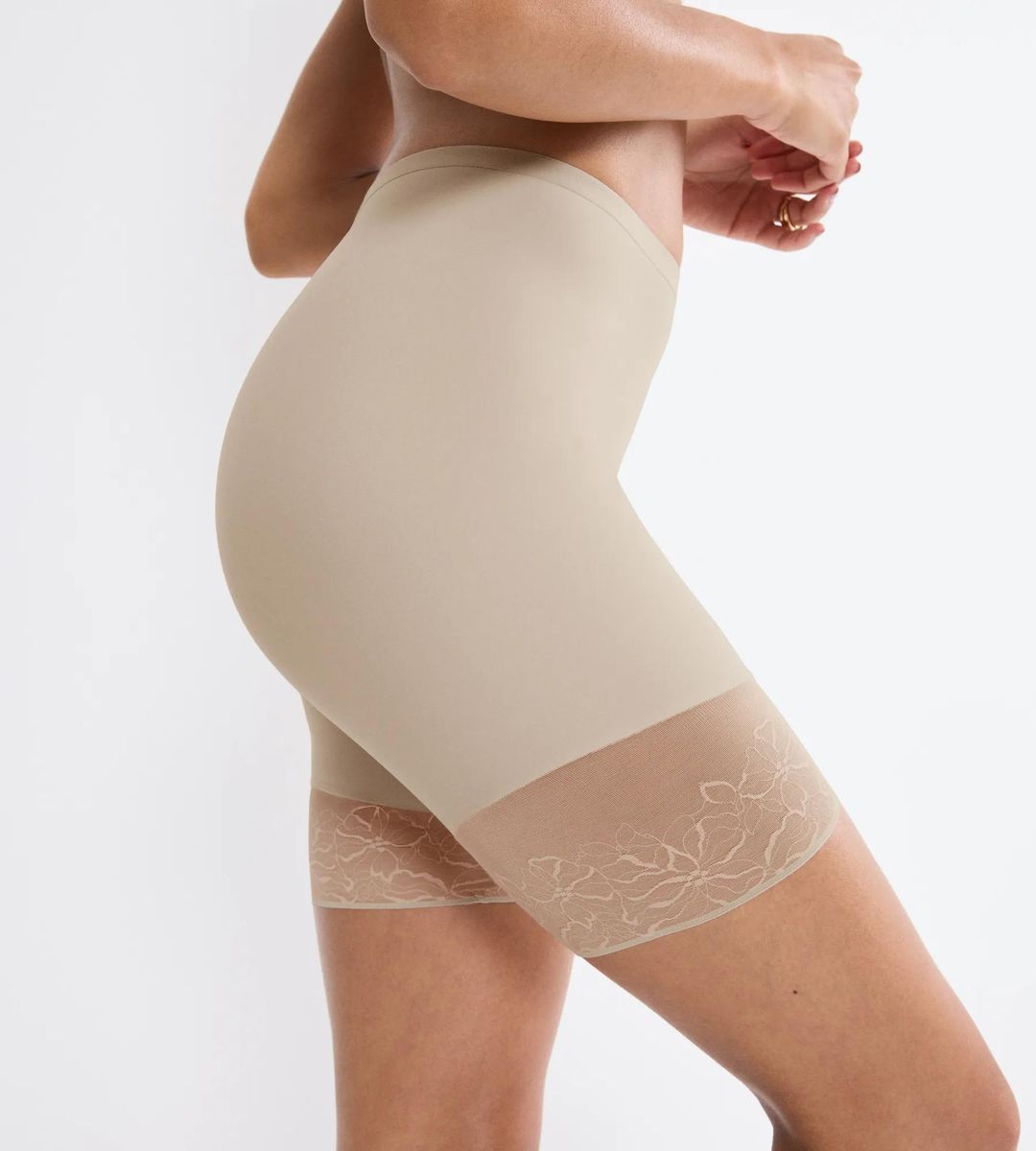Shaping-Shorts mit Spitzenabschluss