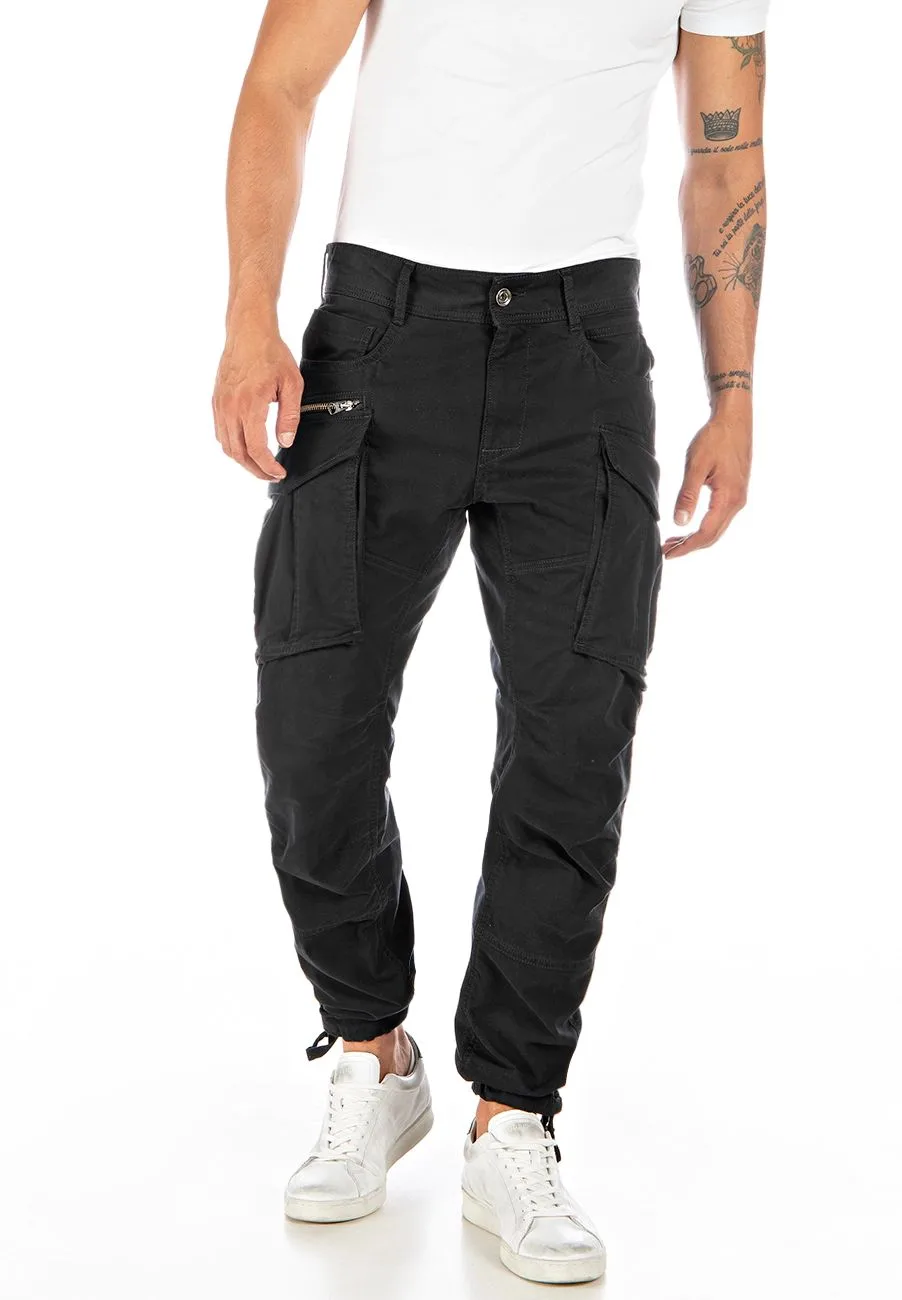 Schmal geschnittene Cargo-Hose mit Taschen
