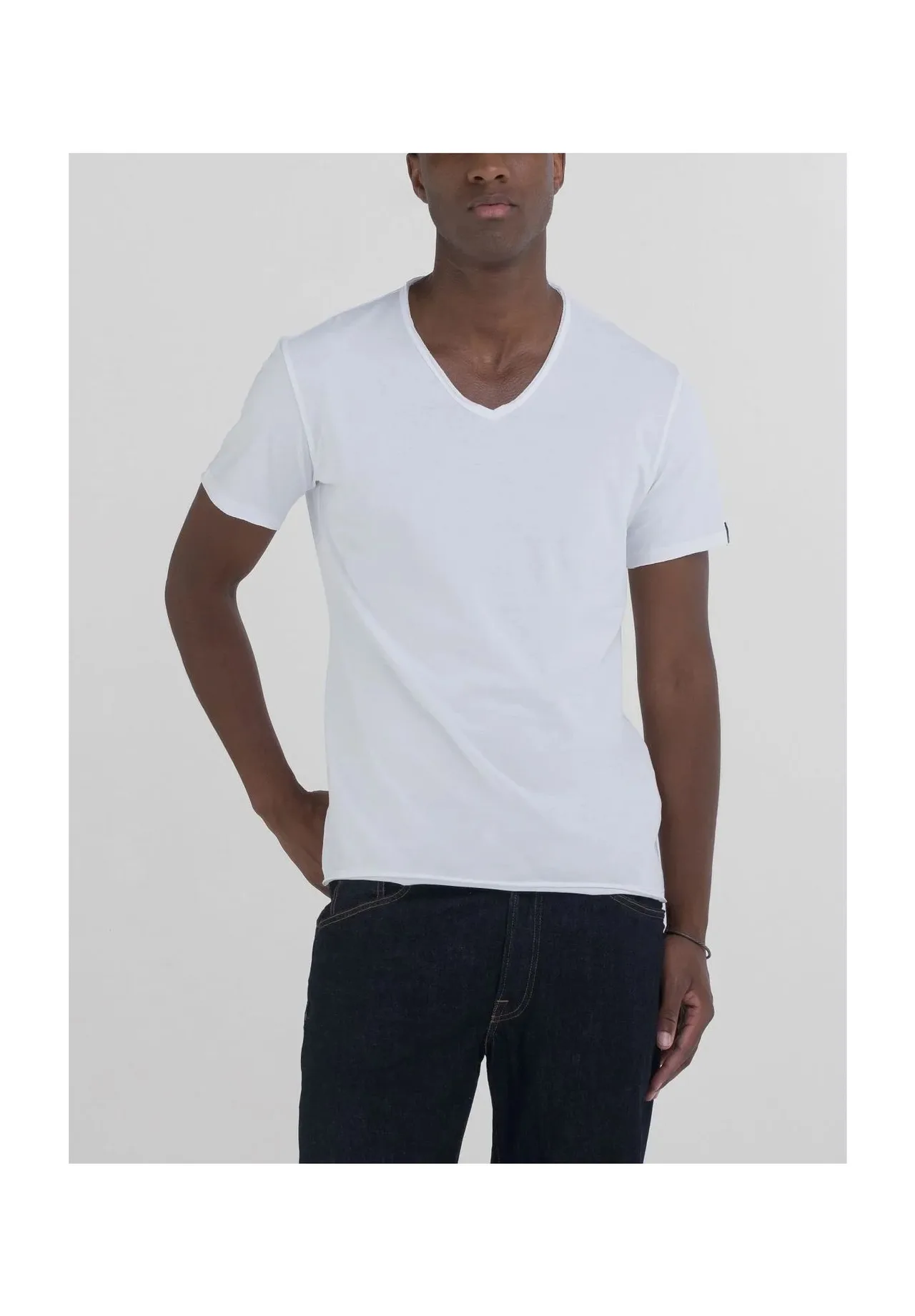 Klassisches T-Shirt mit V-Ausschnitt