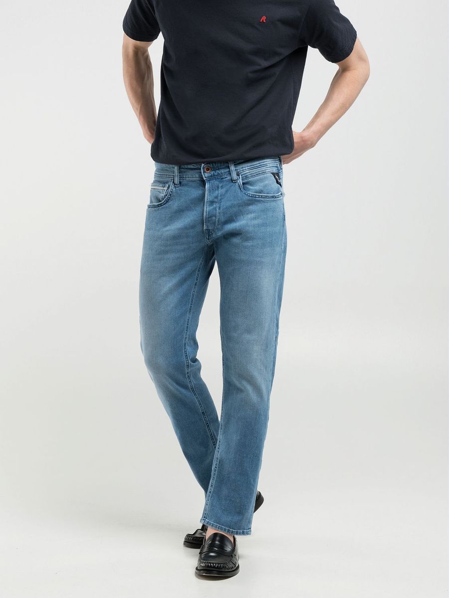Straight Fit Jeans mit hellblauer Waschung