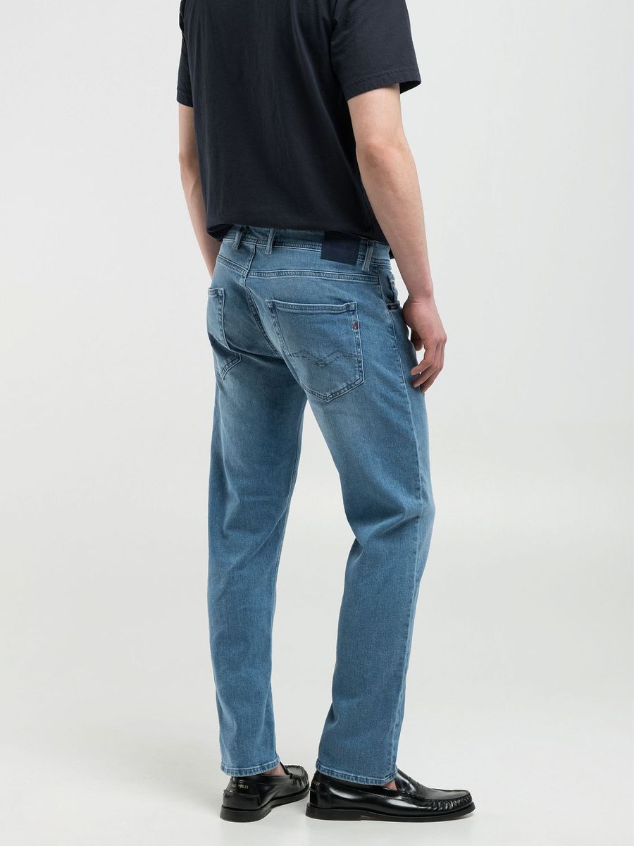 Straight Fit Jeans mit hellblauer Waschung
