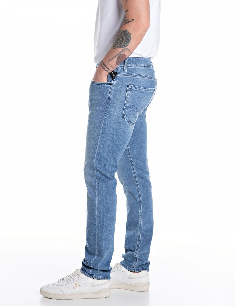 Straight Fit Jeans mit hellblauer Waschung