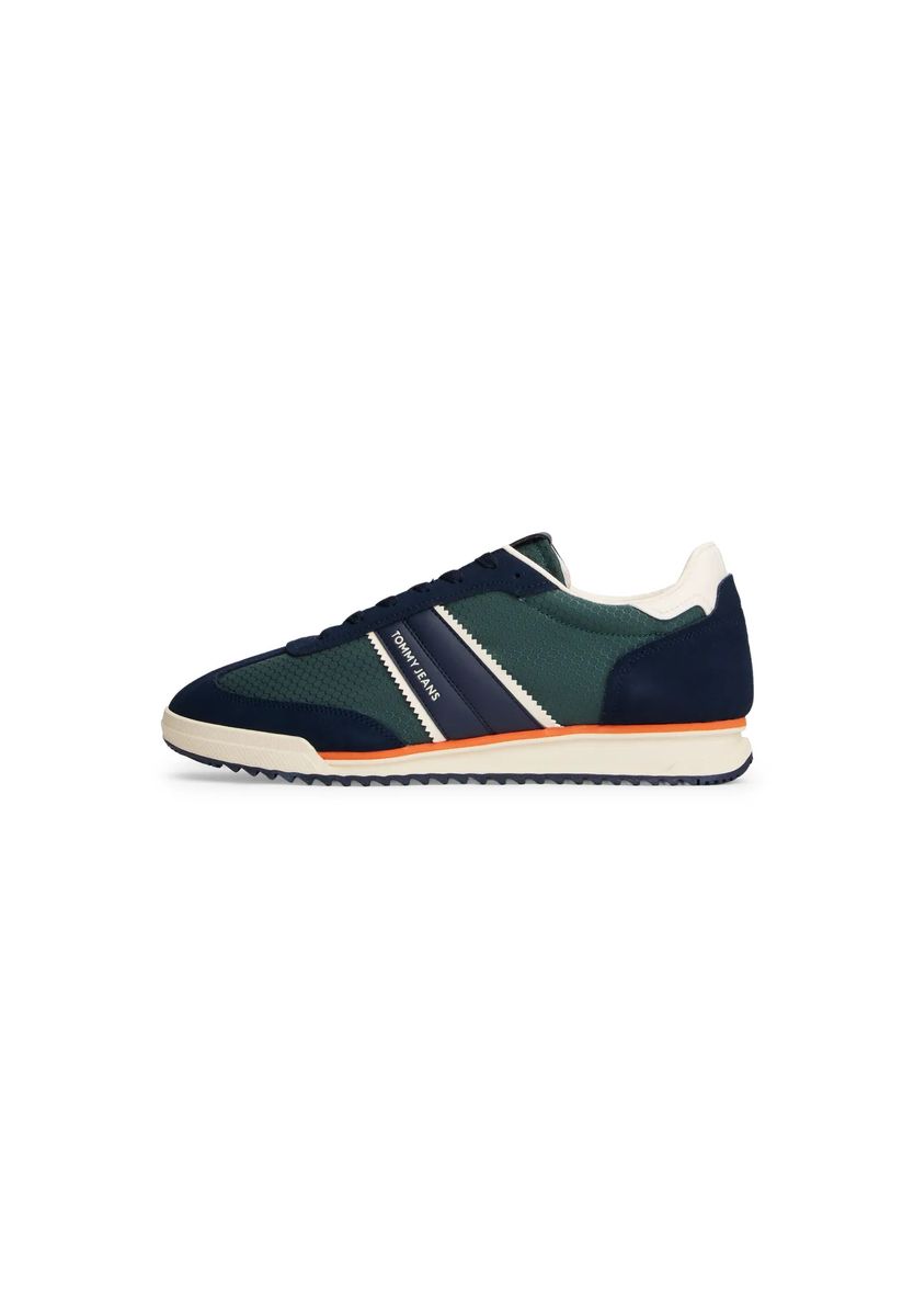 Retro-Sneaker mit Mesh-Einsätzen