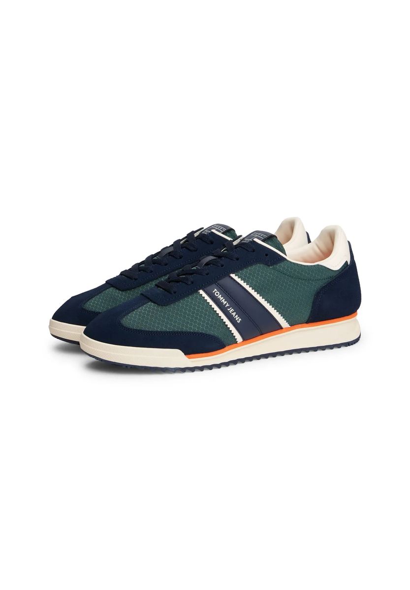 Retro-Sneaker mit Mesh-Einsätzen