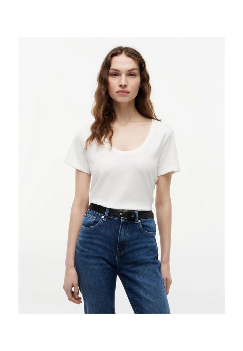 T-Shirt mit weitem U-Ausschnitt