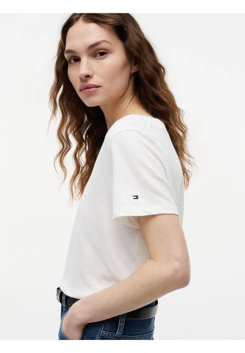 T-Shirt mit weitem U-Ausschnitt