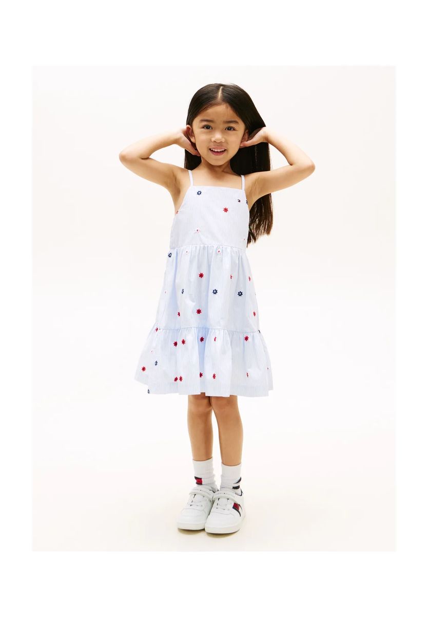 Besticktes gestreiftes Stufen-Sommerkleid