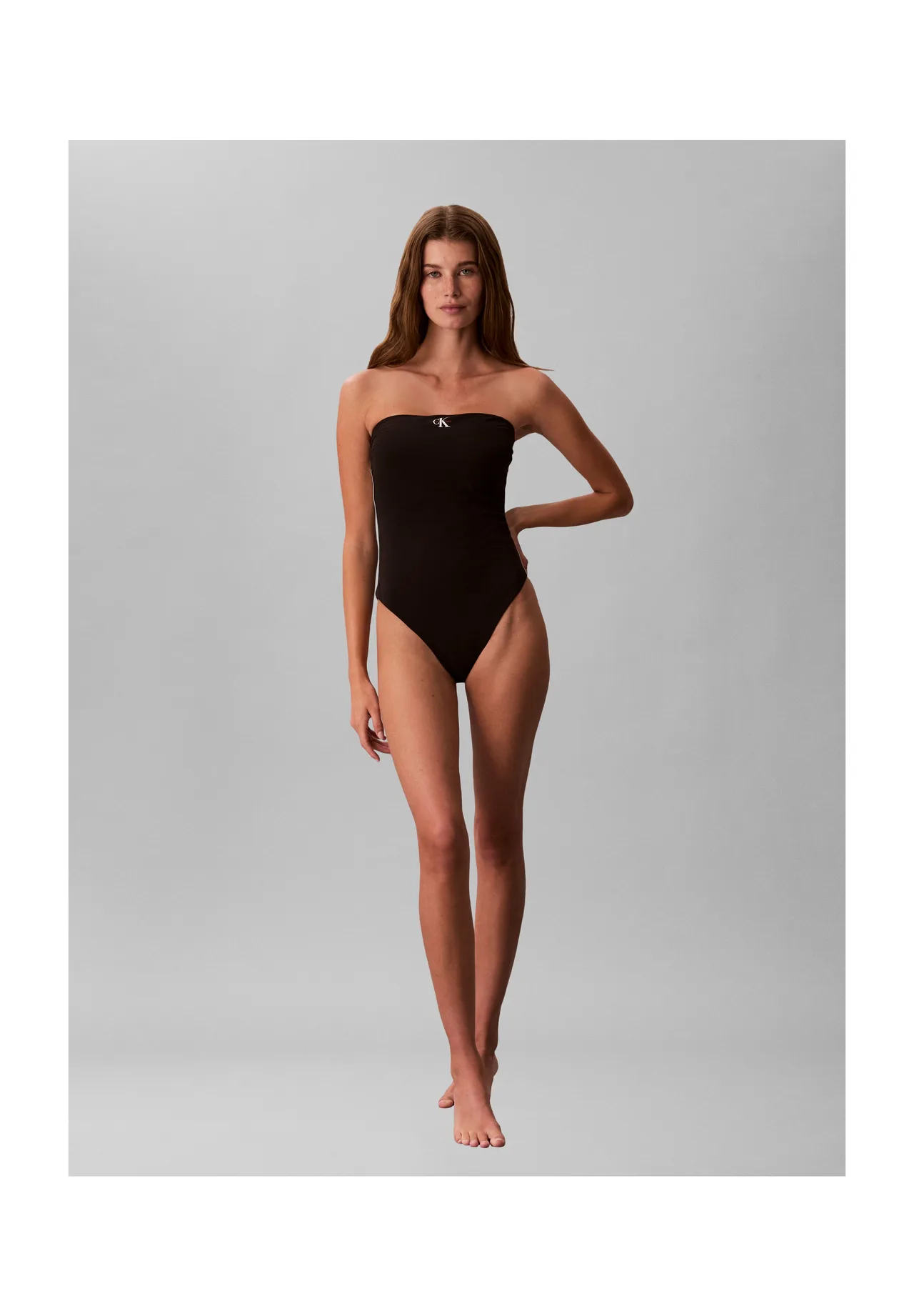 Minimalistischer trägerloser Bandeau-Badeanzug