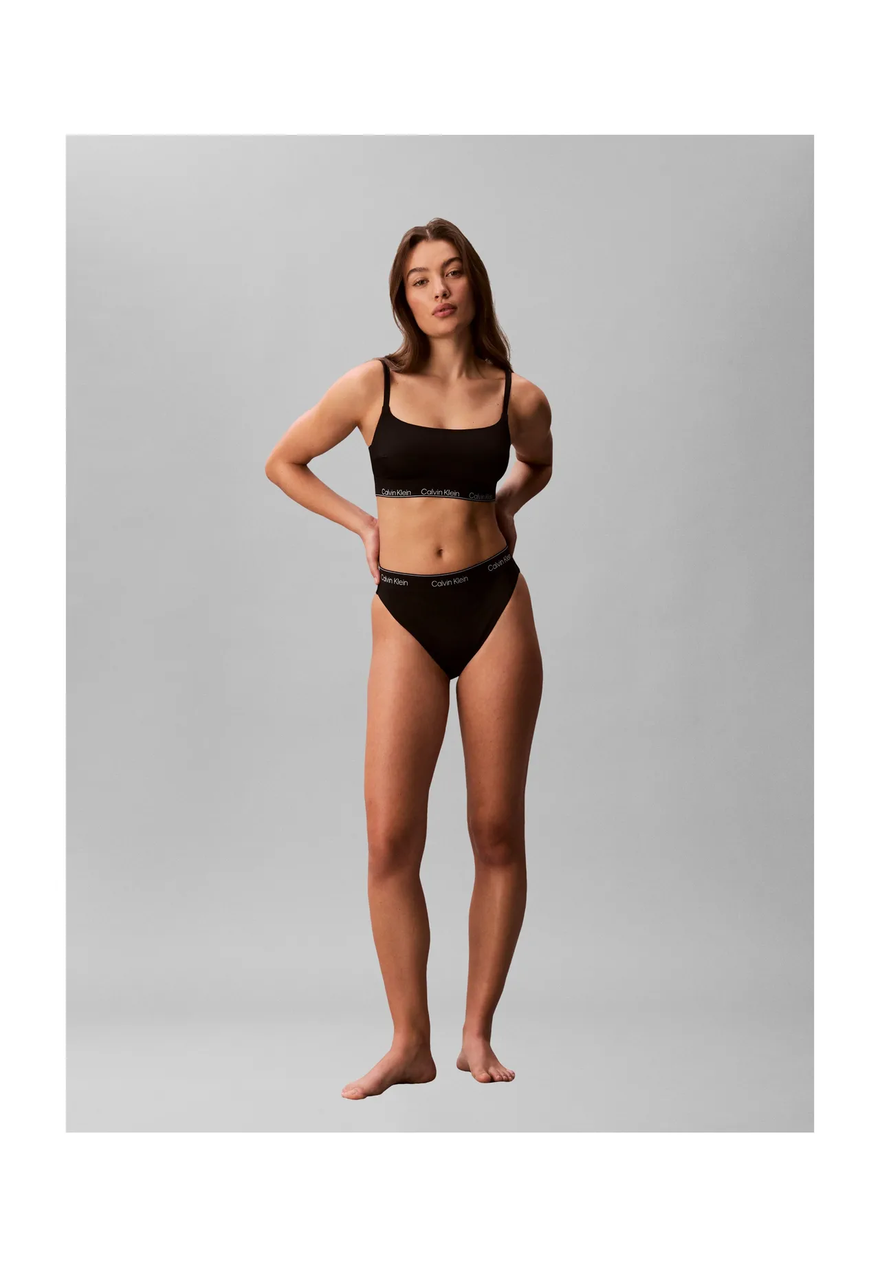 Minimalistisches Bikini-Oberteil mit Karree-Ausschnitt