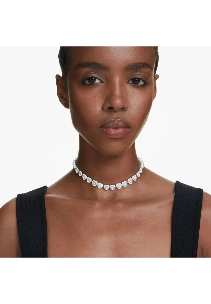 Choker mit Kristallherzen und Perlen